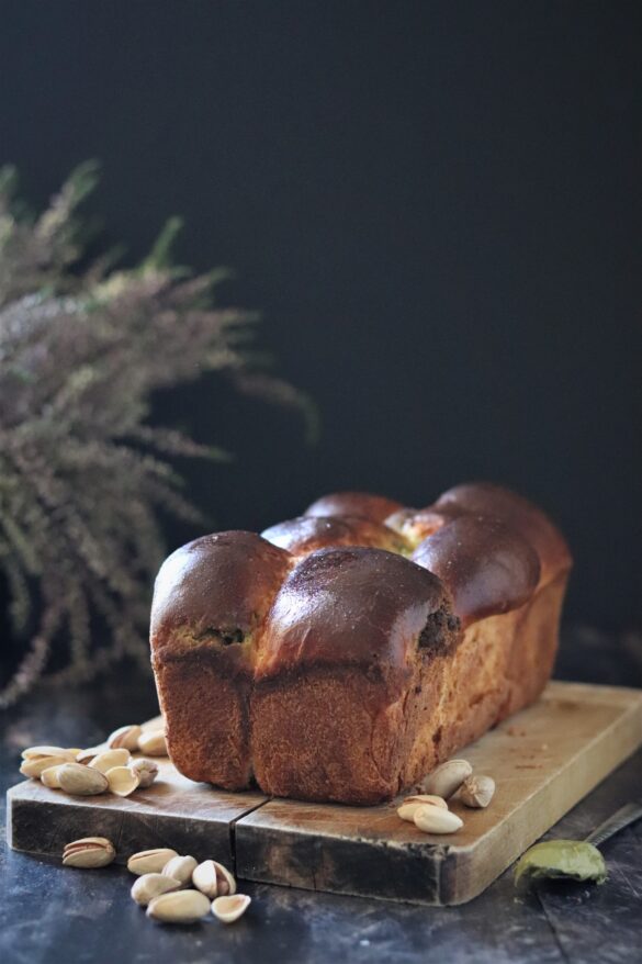 Pan Brioche allo yogurt greco con crema al pistacchio